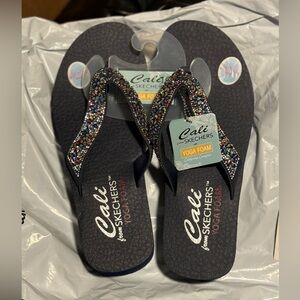 Skechers Yoga Foam Flip Flops Size 10